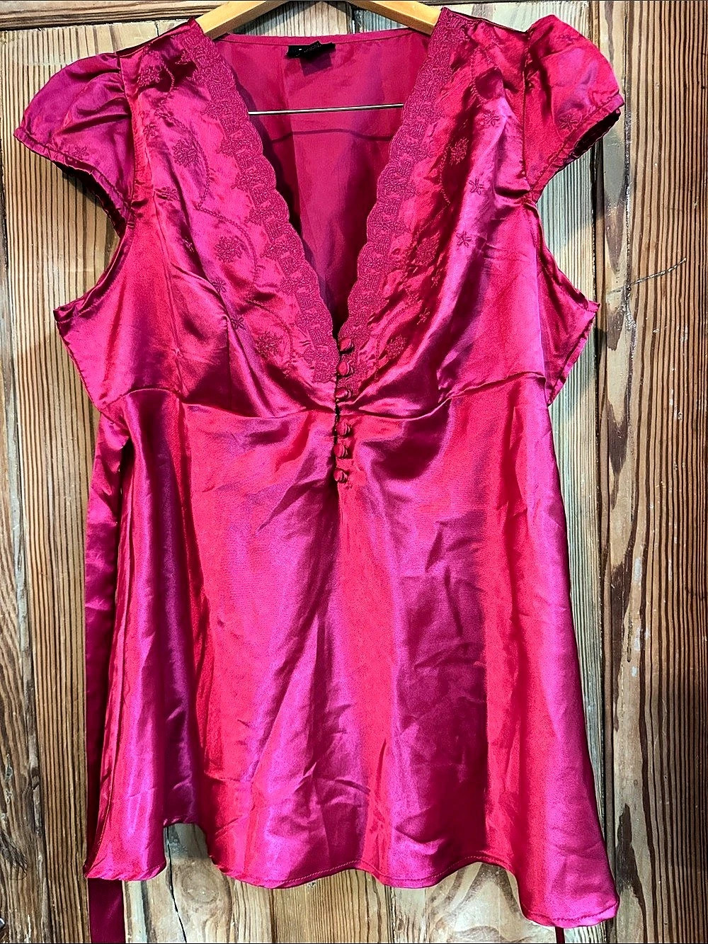 rue21 Floral embroidered Satin-Style Blouse in Pink Size XL Like New